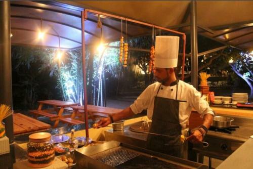 Hotel Tarangi Resort & Spa - A River Access Property