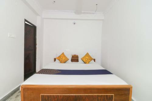 Spot On 61644 Hotel Kumar Kripa
