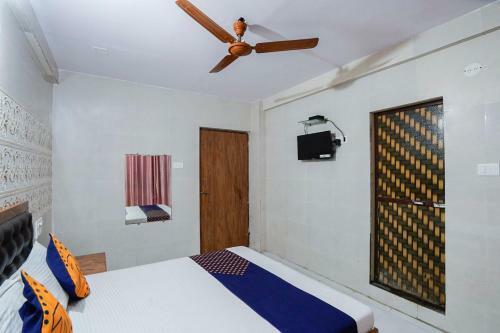 Hotel Vaccinated Staff- Oyo 74977 Dipesh Lodge