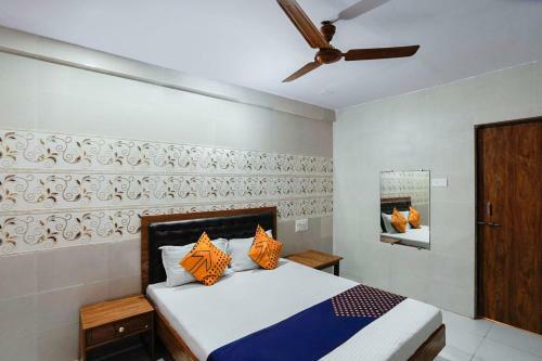 Hotel Vaccinated Staff- Oyo 74977 Dipesh Lodge
