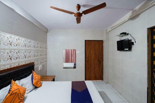 Hotel Vaccinated Staff- Oyo 74977 Dipesh Lodge