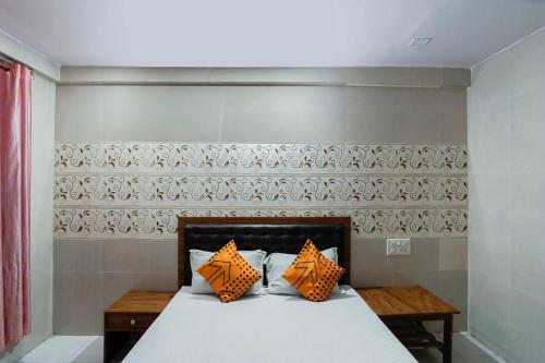 Hotel Vaccinated Staff- Oyo 74977 Dipesh Lodge