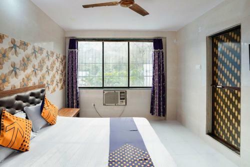 Hotel Vaccinated Staff- Oyo 74977 Dipesh Lodge