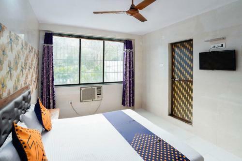 Hotel Vaccinated Staff- Oyo 74977 Dipesh Lodge