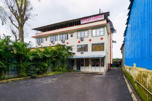 Hotel Vaccinated Staff- Oyo 74977 Dipesh Lodge
