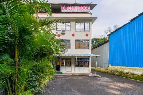 Hotel Vaccinated Staff- Oyo 74977 Dipesh Lodge
