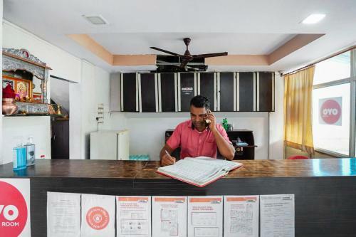 Hotel Vaccinated Staff- Oyo 74977 Dipesh Lodge