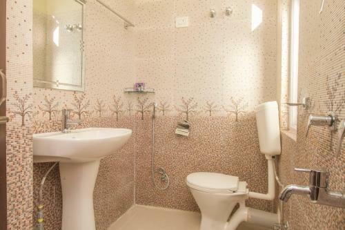 Collection O 66377 Hotel North Inn