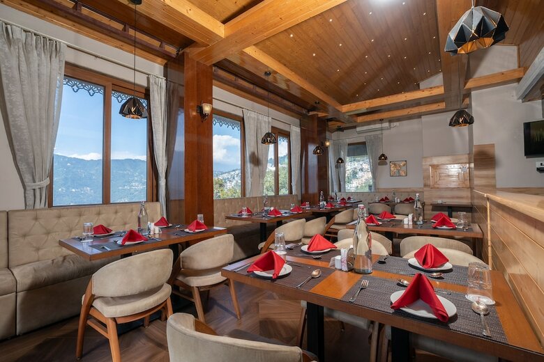 Hotel Alpine Abode Continental