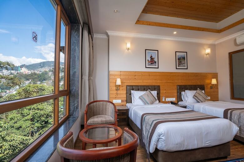 Hotel Alpine Abode Continental