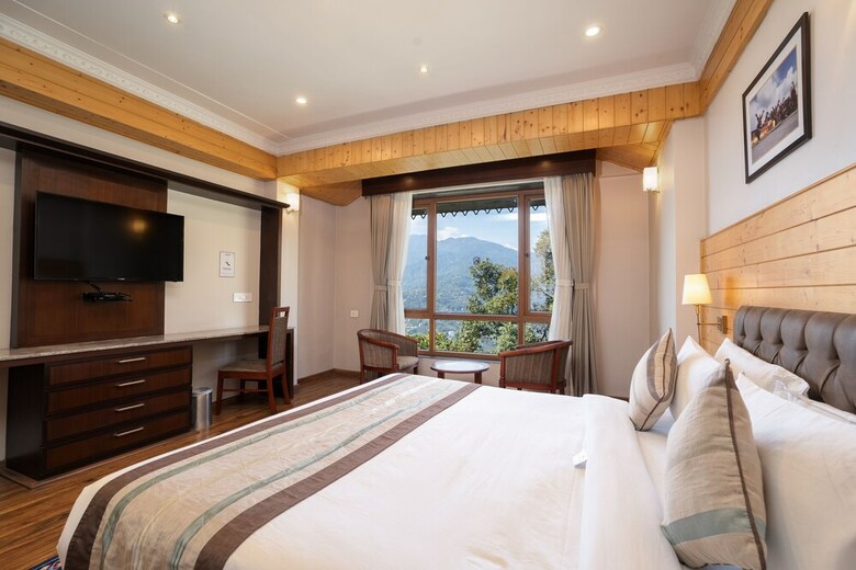Hotel Alpine Abode Continental