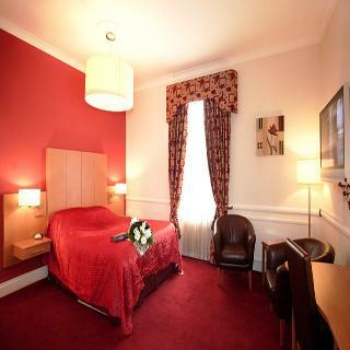 Hostal Grand St Leger Hotel