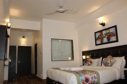 Hotel The Leenor Regency