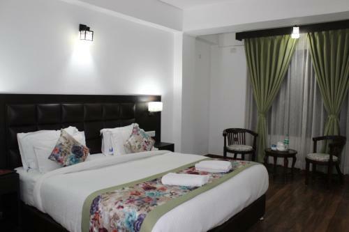 Hotel The Leenor Regency