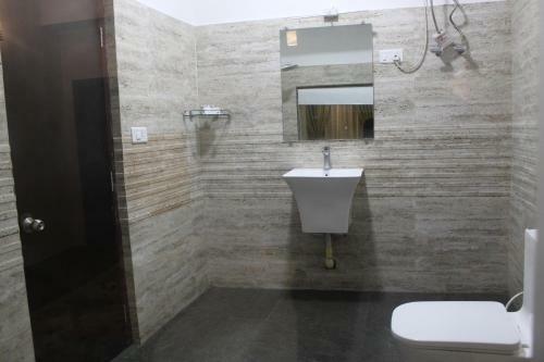 Hotel The Leenor Regency