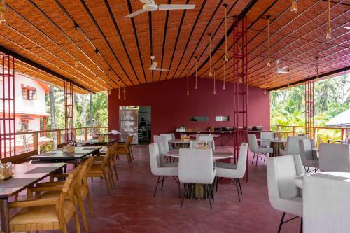 Hotel Justa Morjim Beach Resort Goa