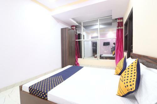 Red Rose Hotel