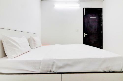 Oyo 77805 Hotel Sweet Valley