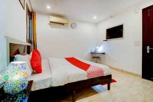 Oyo 82347 Hotel Silver Ray