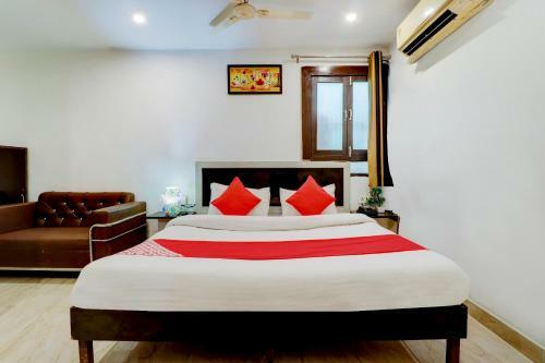 Oyo 82347 Hotel Silver Ray