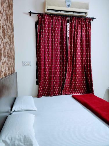 Sharda Hotel By Wb Inn