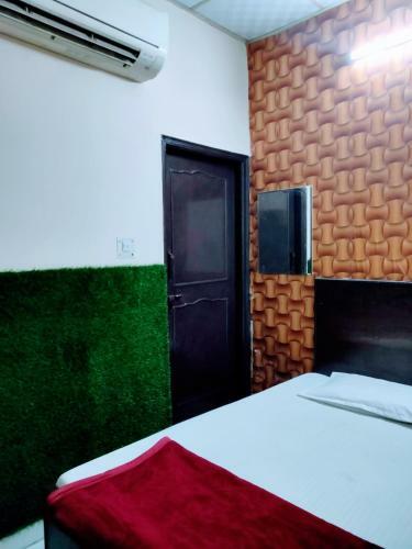 Sharda Hotel By Wb Inn