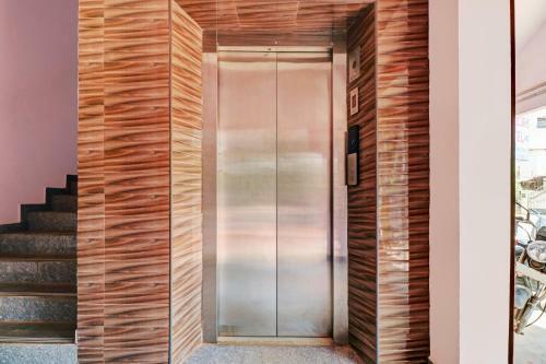 Oyo 81698 Hotel Gan Residency