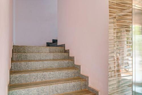 Oyo 81698 Hotel Gan Residency