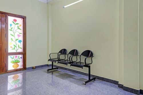 Oyo 81698 Hotel Gan Residency