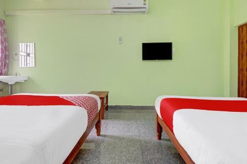 Oyo 81698 Hotel Gan Residency