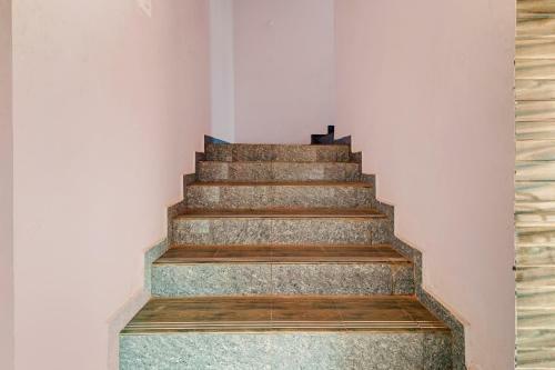 Oyo 81698 Hotel Gan Residency