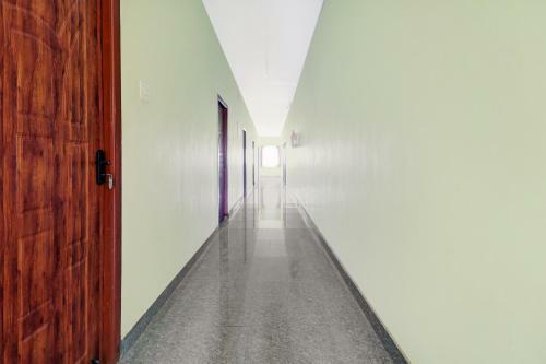Oyo 81698 Hotel Gan Residency