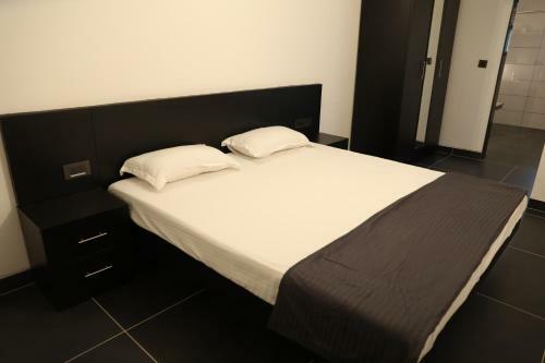 08 Bedroom Entire Villa Apartment Saligao
