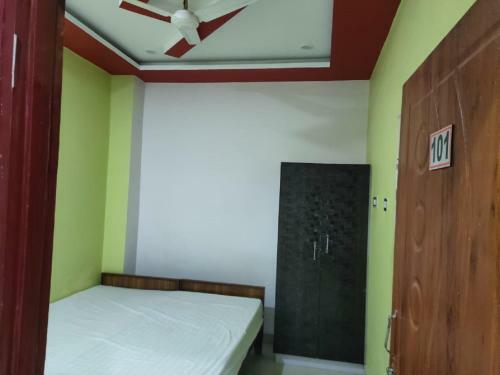 Staymaker Hotel White Stone