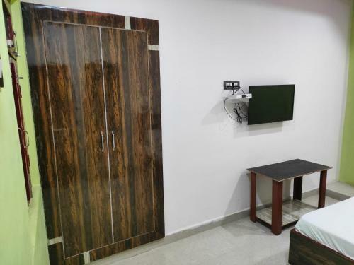Staymaker Hotel White Stone