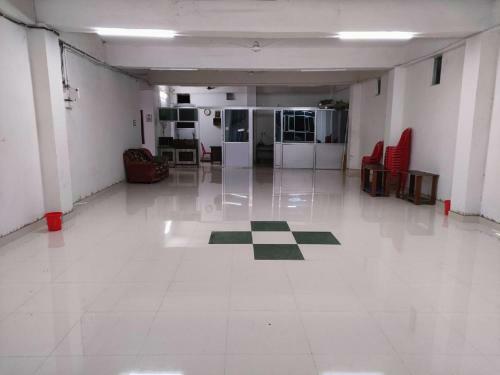 Staymaker Hotel White Stone