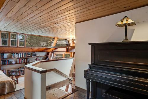 Cambria Treehouse