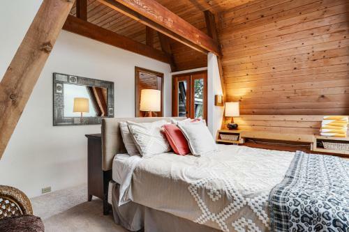 Cambria Treehouse