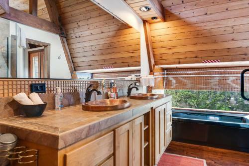 Cambria Treehouse