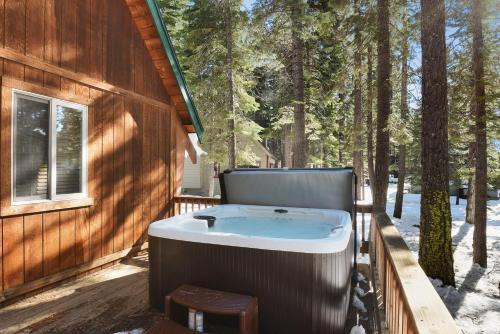 Timberline Cabin - Hot Tub Cabin