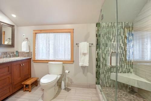 Lazy Bear Lodge - Hot Tub Home