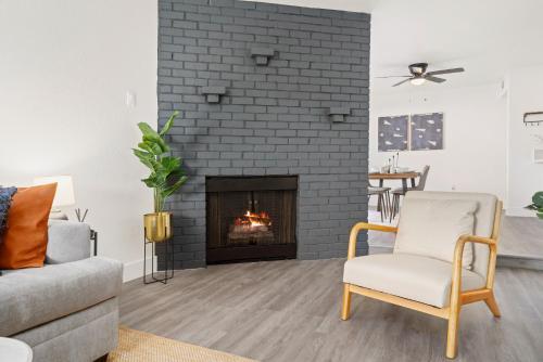 Gorgeous 2 Bedroom, King Bed, Central Sacramento