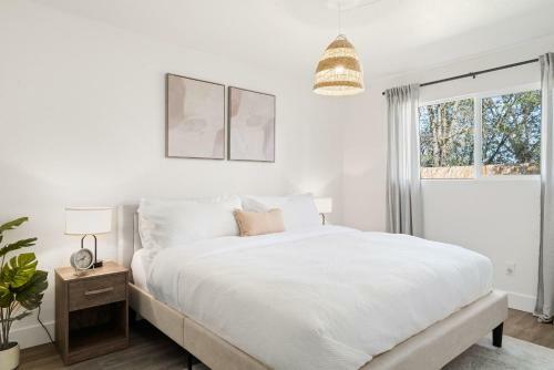 Gorgeous 2 Bedroom, King Bed, Central Sacramento