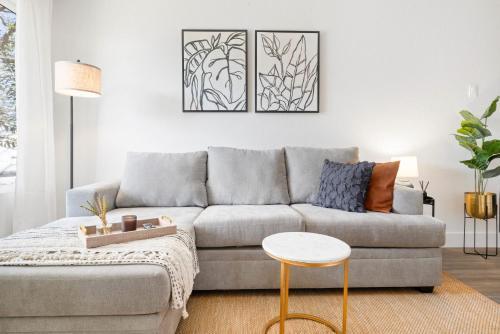 Gorgeous 2 Bedroom, King Bed, Central Sacramento