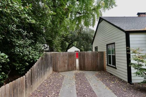 Studio 5 Blocks From Downtown