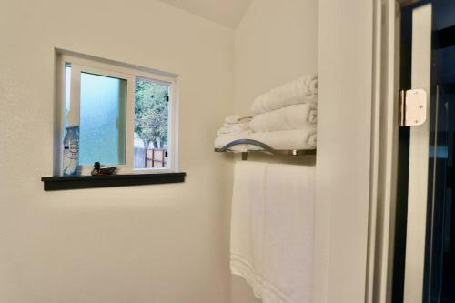 Studio 5 Blocks From Downtown