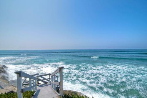 Oceanfront Villa With Private Beach Access, Remodeled Kitchen