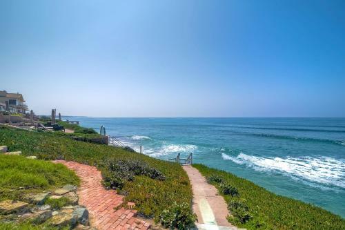 Oceanfront Villa With Private Beach Access, Remodeled Kitchen