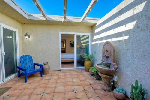 Great Group Retreat! Hacienda Decor, Spacious Floor Plan, Private Backyard