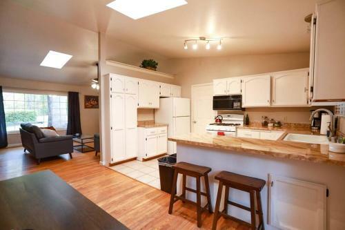 2bed In Quiet Neighborhood Beautiful Outdoor Space